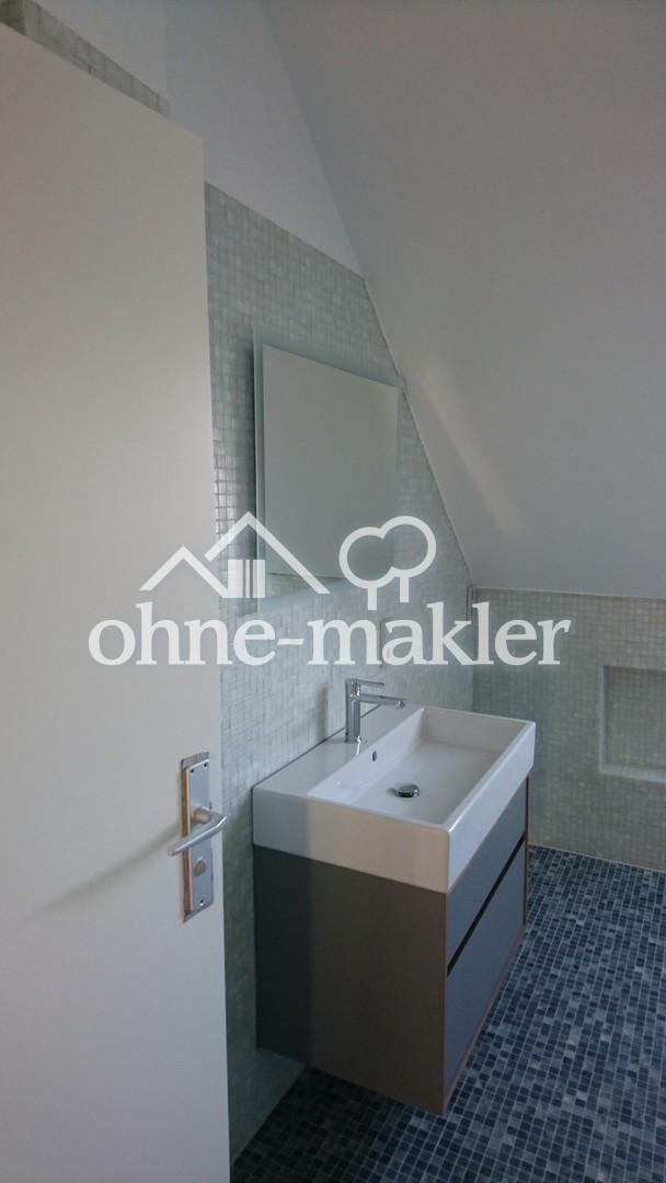Helle Dachgeschosswohnung mit großem Balkon - Photo 3