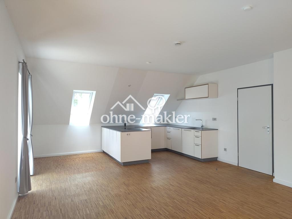 Helle Dachgeschosswohnung mit großem Balkon - Foto 2