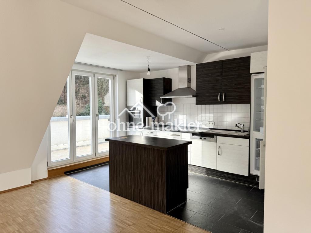 Renovierte 3 Zi.-Whg mit 2 Dachbalkonen, Aufzug, Carport & EBK in ruhiger Waldrandlage - Foto 2