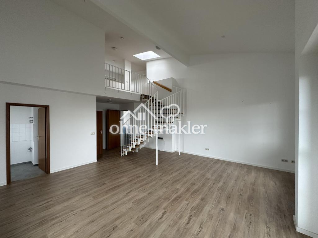 Helle renovierte Galeriewohnung mit Tiefgaragenstellplatz - Foto 1