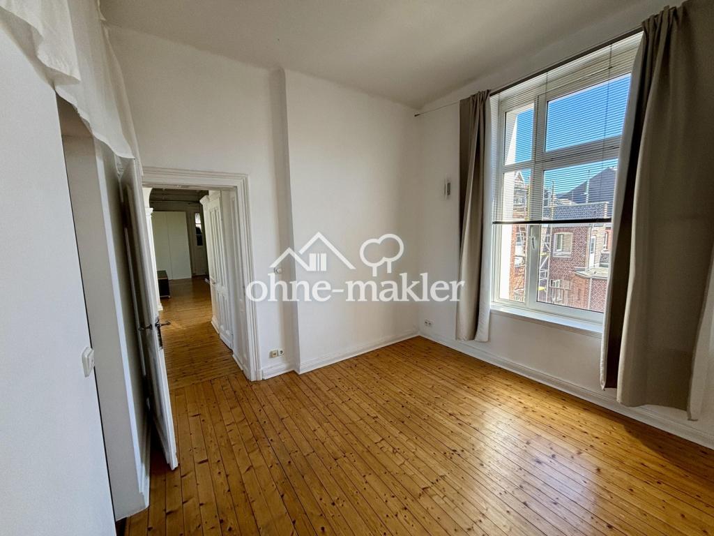 Altbau-Charme pur: 4-Zimmer-Wohnung mit Dielenboden & Stuckdecken - Photo 3