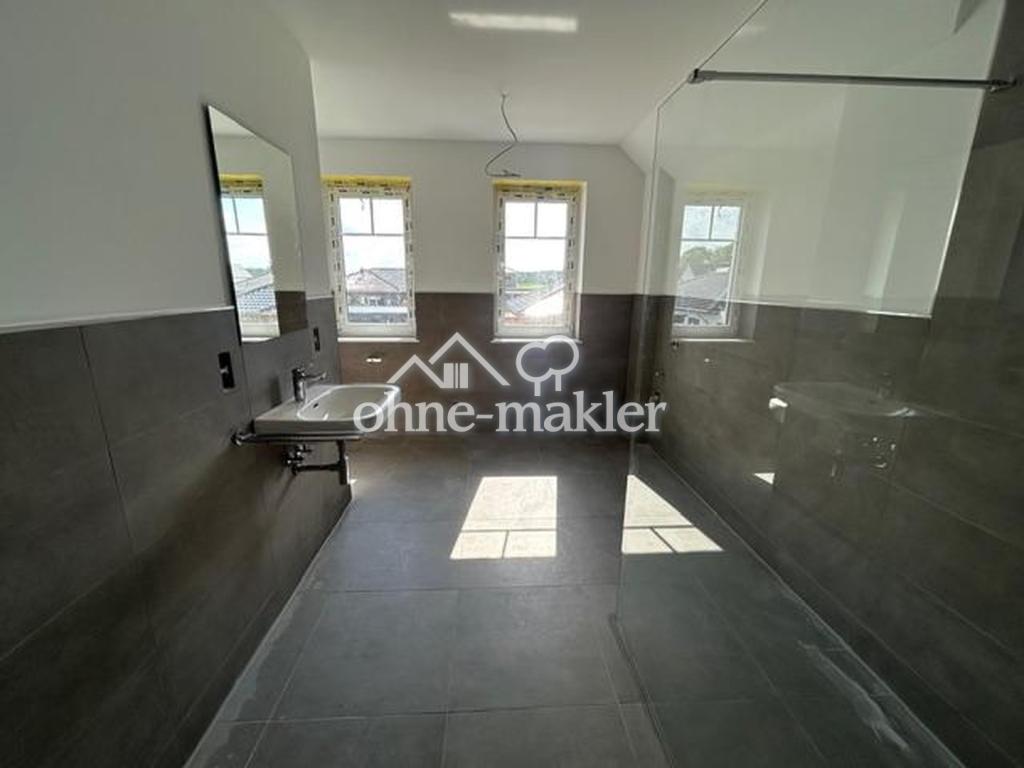 Hochwertige neuwertige Oberwohnung mit kleiner Terrasse, moderner Küche in ruhiger Lage - Foto 1
