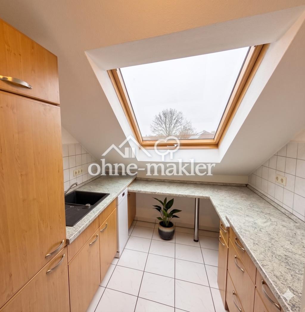 Top gepflegte 2-ZKB-DG-Wohnung mit EBK, Balkon & TG – ideal für Singles & Pendler (A3-Nähe) - Photo 4