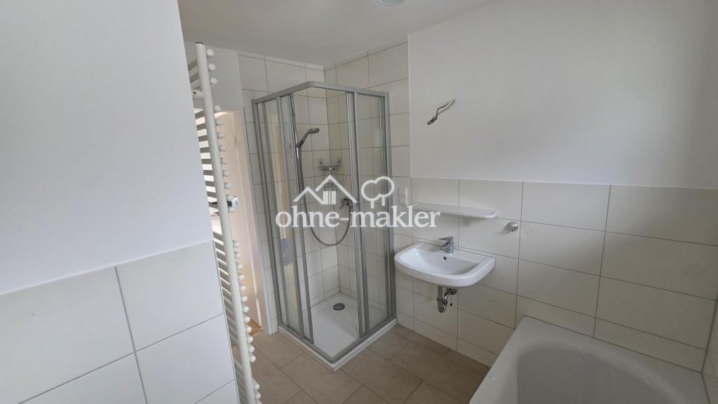 3 Zimmer-Wohnung im ersten Obergeschoss mit Balkon, renoviert und sofort verfügbar! - Photo 3