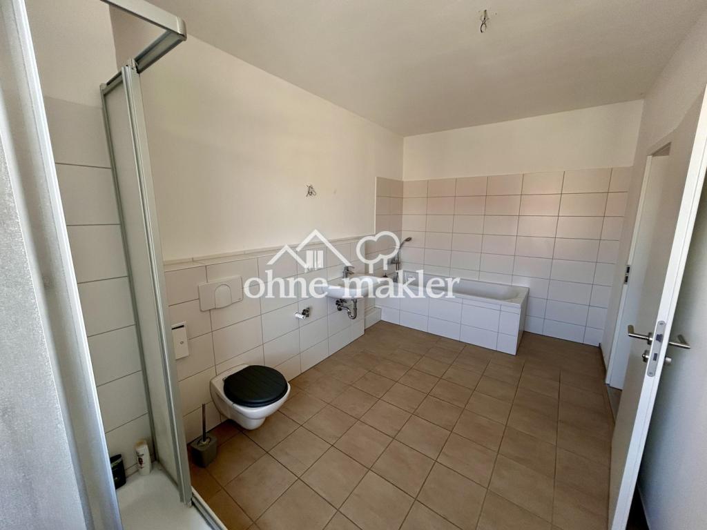 frisch renovierte Wohnung mit Wanne & Dusche & Stellplatz bei Bedarf - Photo 2