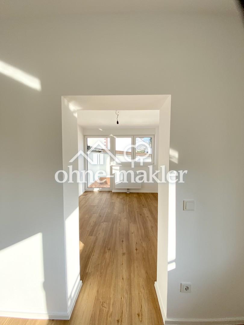 Exklusives Wohnen in renoviertem Zweifamilienhaus - Erdgeschosswohnung mit Zugang ins Grüne - Photo 2