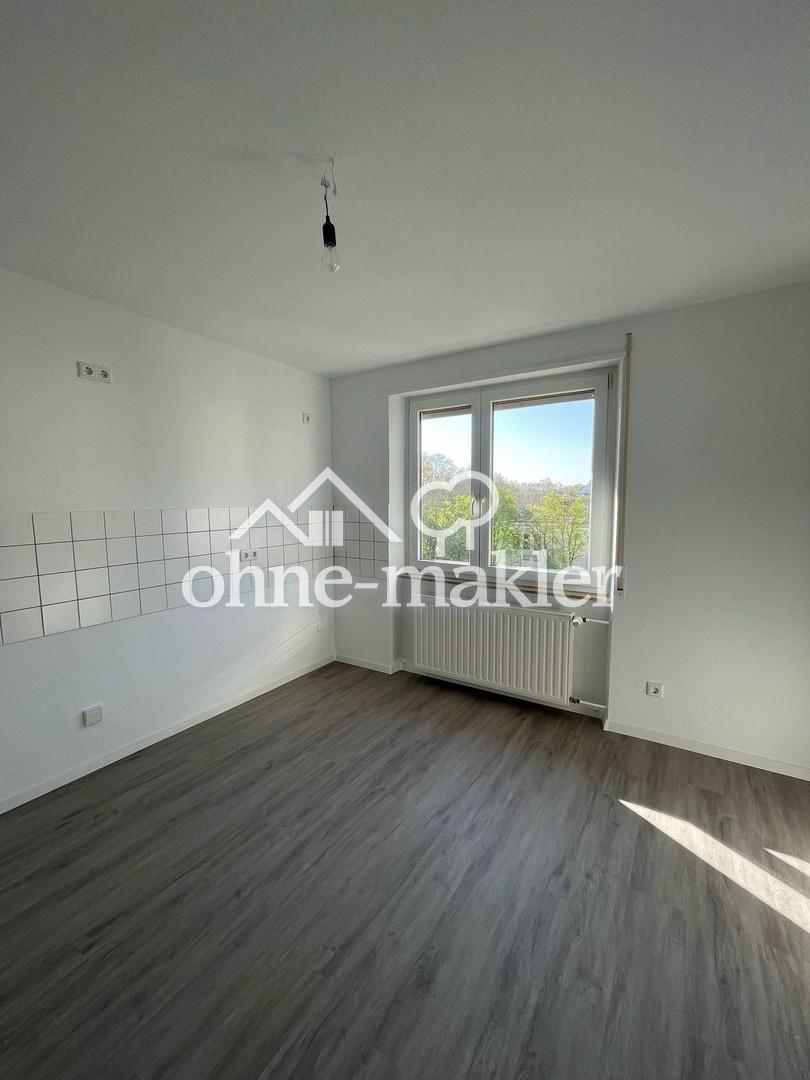 frisch renovierte 2-Zimmerwohnung mit Balkon und Garage - Photo 1