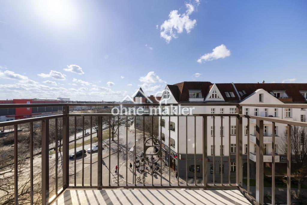 3 Zimmer | 2 Balkone | Weitblick | lichtdurchflutet | Aufzug | kernsanierter Altbau - Photo 3