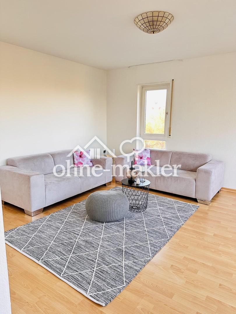 Schöne und helle 2,5 teilmöblierte Zimmer-Wohnung mit Küche, Balkon und Tiefgarage in Leonberg - Foto 1