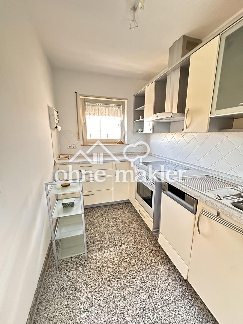Schöne und helle 2,5 teilmöblierte Zimmer-Wohnung mit Küche, Balkon und Tiefgarage in Leonberg - Photo 1