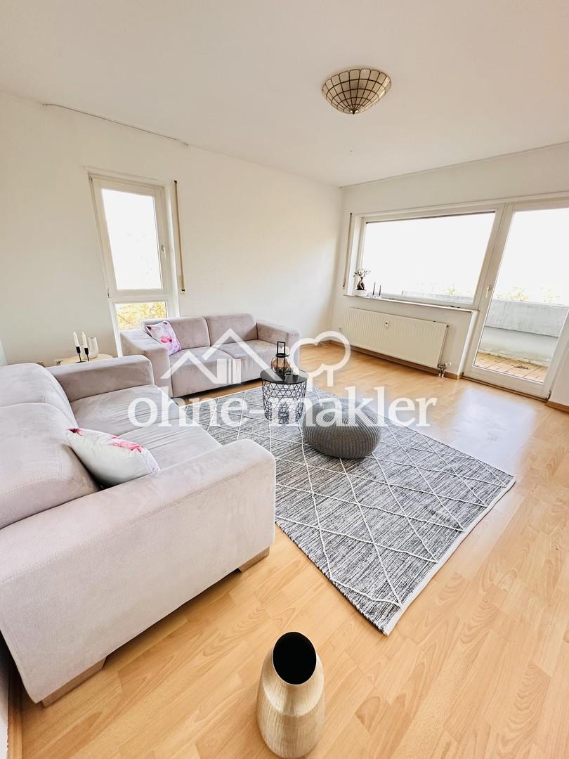 Schöne und helle 2,5 teilmöblierte Zimmer-Wohnung mit Küche, Balkon und Tiefgarage in Leonberg - Photo 3