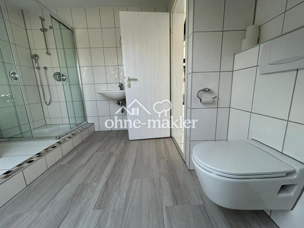 Lichtdurchflutete 3-Zimmer-DG-Wohnung mit offenem Wohnkonzept in ruhiger Lage - Photo 3