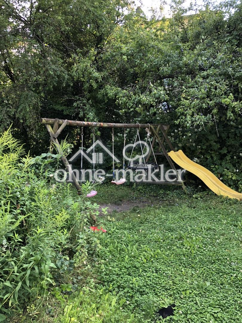 4-Zimmer-Dachgeschosswohnung mit Garten und Parkplatz – frei ab sofort - Foto 1