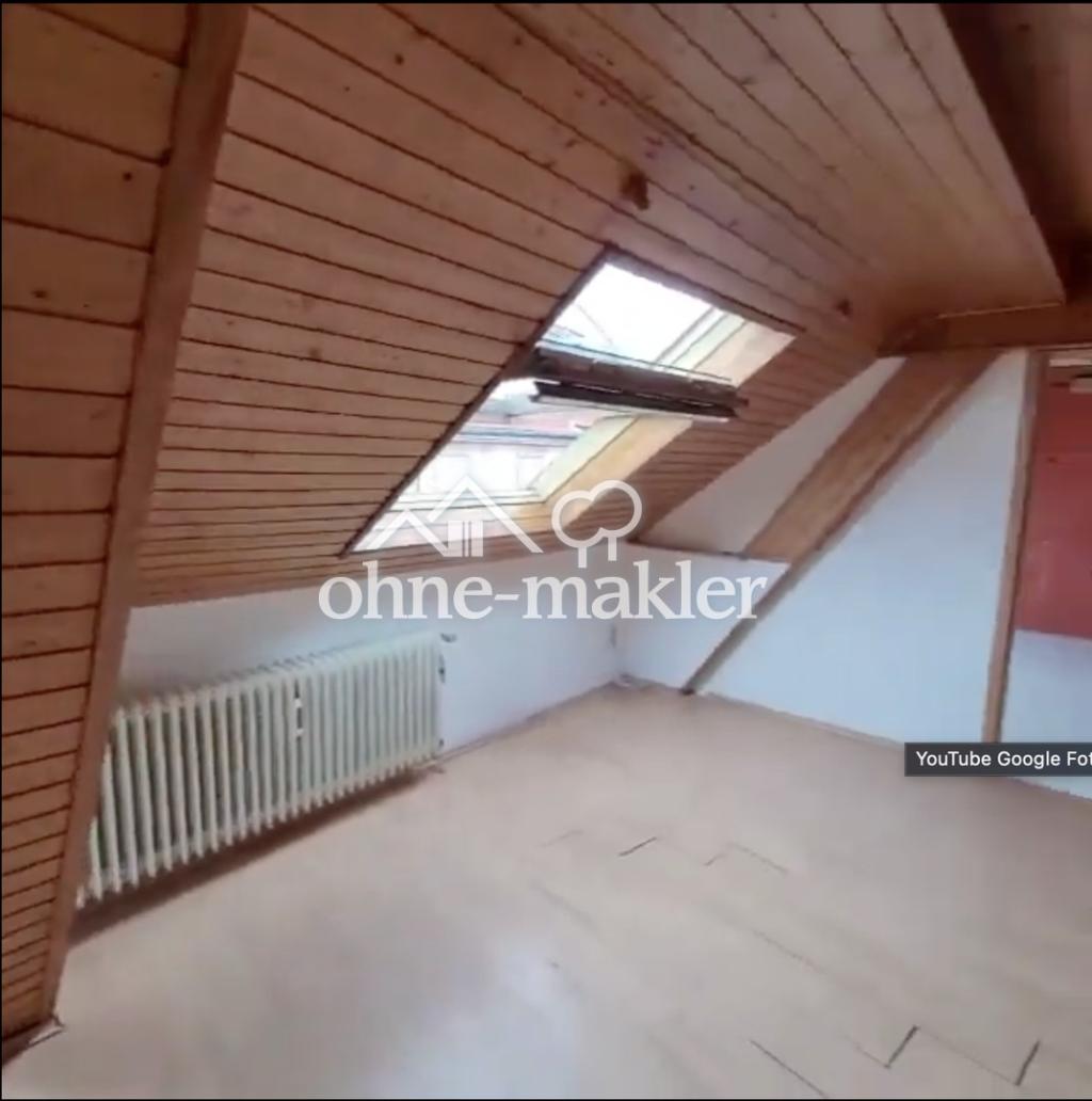 4-Zimmer-Dachgeschosswohnung mit Garten und Parkplatz – frei ab sofort - Photo 1