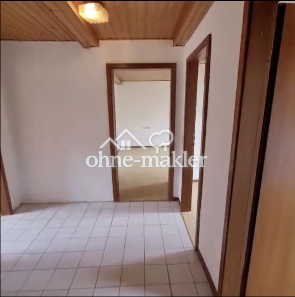 4-Zimmer-Dachgeschosswohnung mit Garten und Parkplatz – frei ab sofort - Photo 4