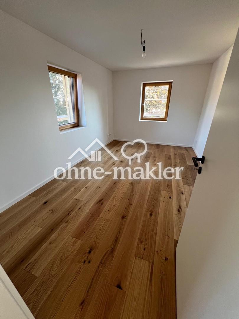 PRIVAT: Traumhaftes, freistehendes Haus mit großem Garten und Zugspitzblick - Photo 1