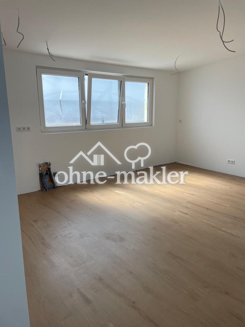 renovierte 3-Zimmer-Dachgeschosswohnung mit Stellplatz & moderner Einbauküche - Foto 1