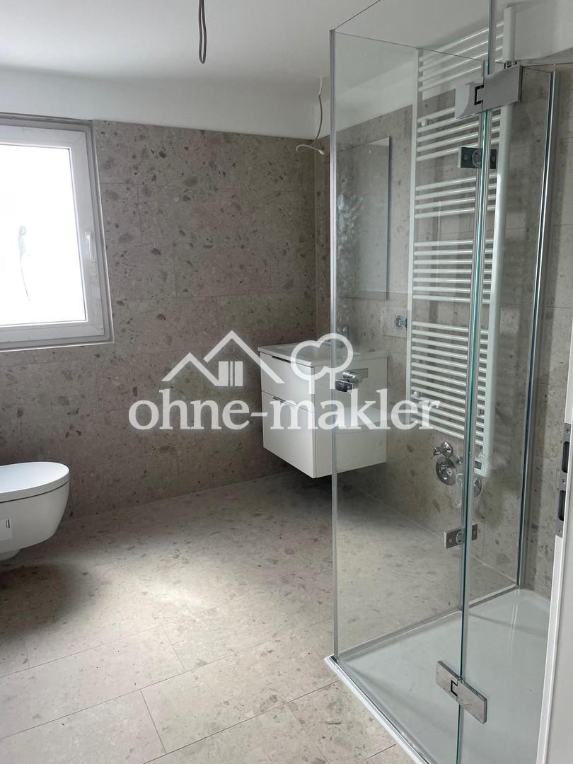 renovierte 3-Zimmer-Dachgeschosswohnung mit Stellplatz & moderner Einbauküche - Foto 2