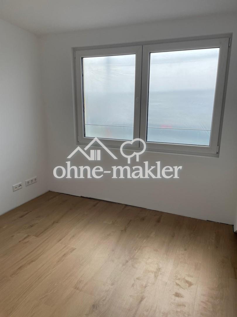 neue 2-Zimmer-Dachgeschosswohnung mit moderner Einbauküche - Photo 2