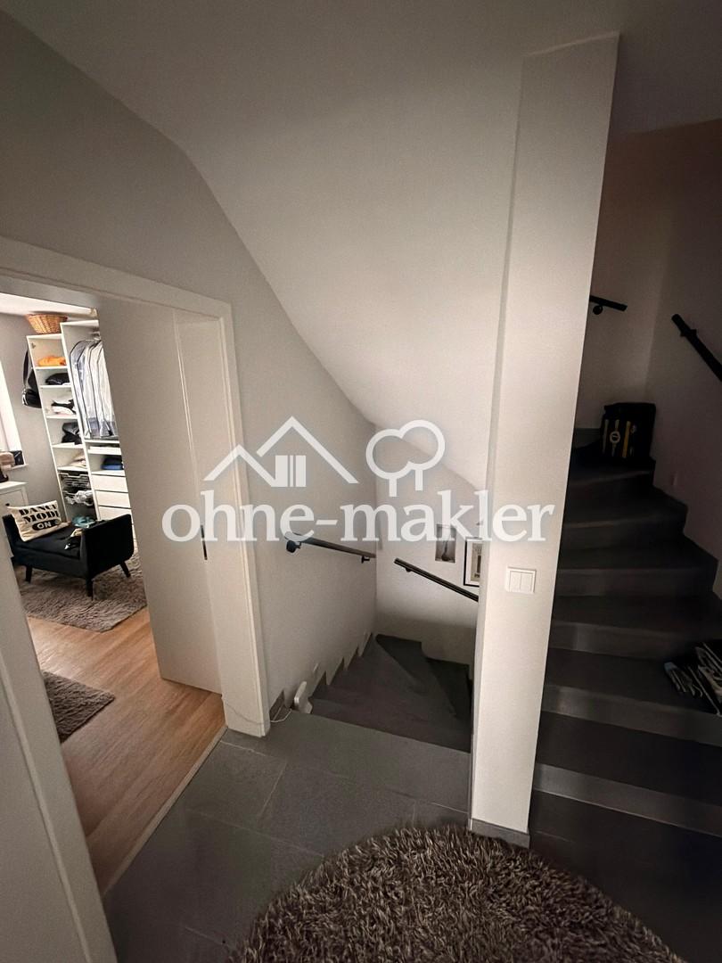 Perfektes Familienhaus: Moderne Doppelhaushälfte mit Garten, 3 Etagen & Top-Ausstattung - Photo 2