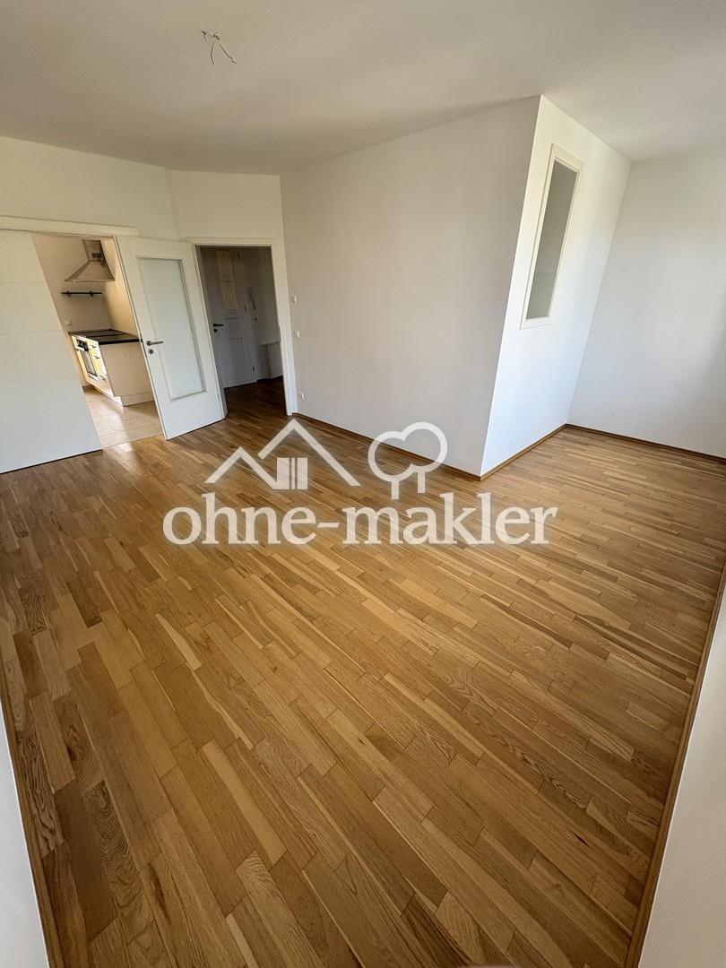 Helle, modernisierte 2-Zimmer-Wohnung mit Loggia und Einbauküche - Foto 1