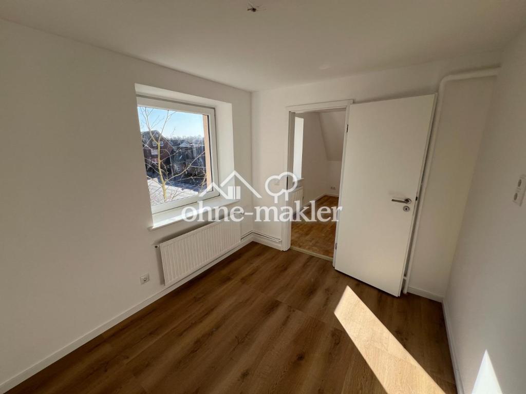 Erstbezug nach Sanierung: Großzügige 5-Zimmer-DG-Wohnung mit EBK & Carport - Photo 3