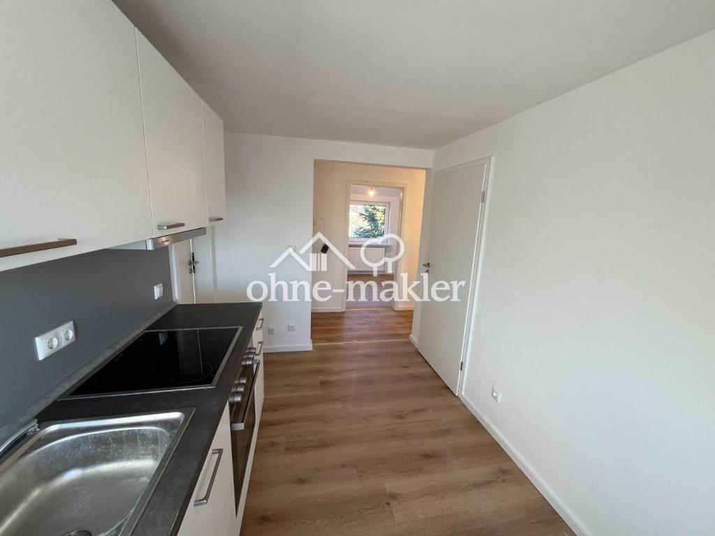 Erstbezug nach Sanierung: Großzügige 5-Zimmer-DG-Wohnung mit EBK & Carport - Photo 2