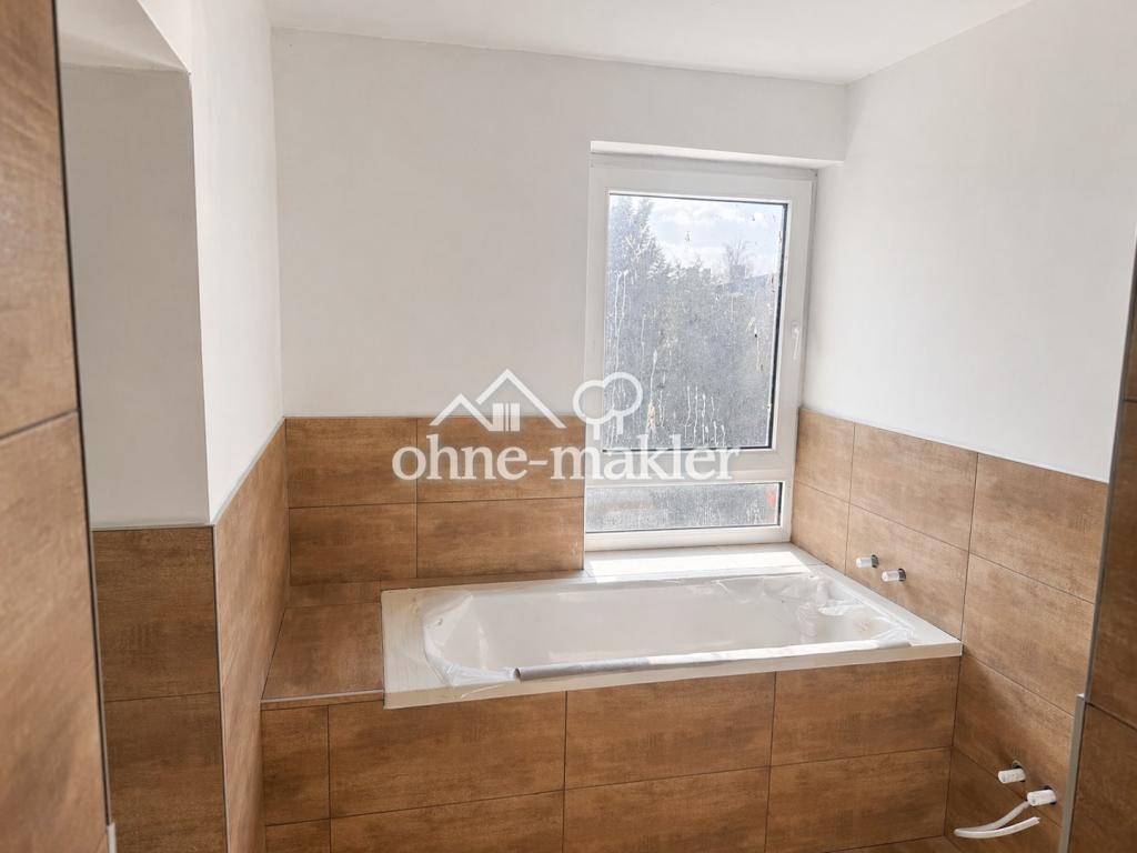 Neu ausgebaute 4-Zimmer Dachgeschosswohnung in Schönebeck (Elbe) - Photo 2