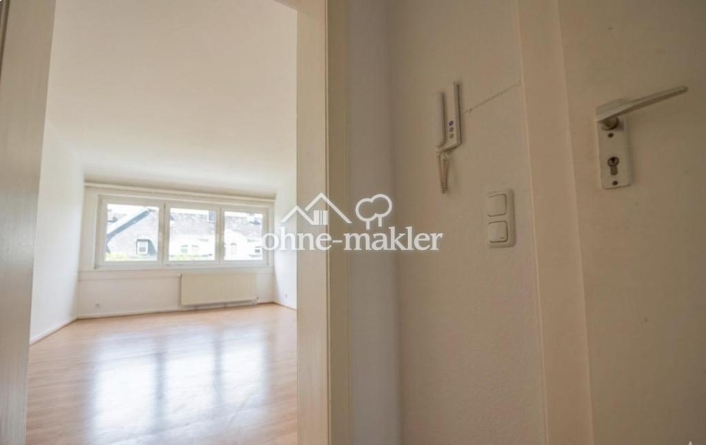 Exklusive 3-Zimmer-DG-Wohnung mit Einbauküche in Wiesbaden - Photo 1