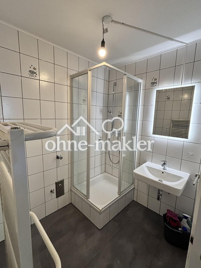 Frisch renovierte 2-Zimmerwohnung mit Balkon & EBK - Photo 1
