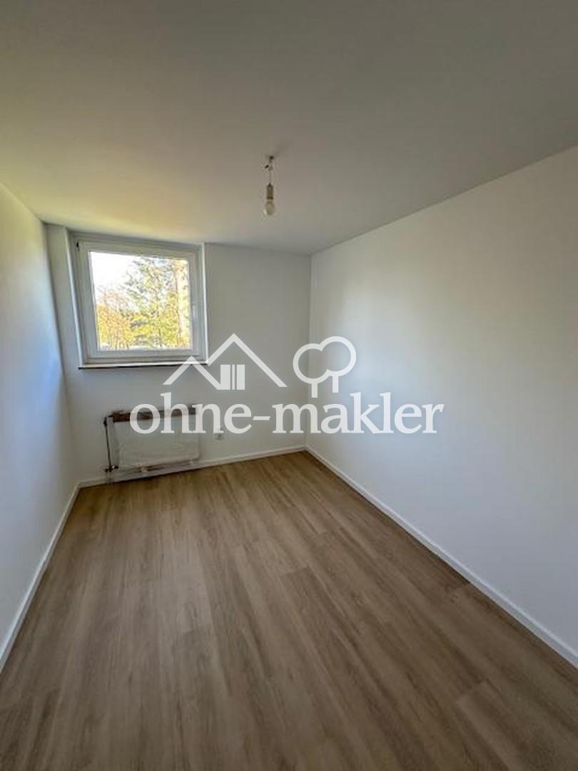 Wunderschön renovierte 4 Zimmer Wohnung mit Balkon, Loggia, EBK, TG Stellplatz in Erlangen! - Foto 3