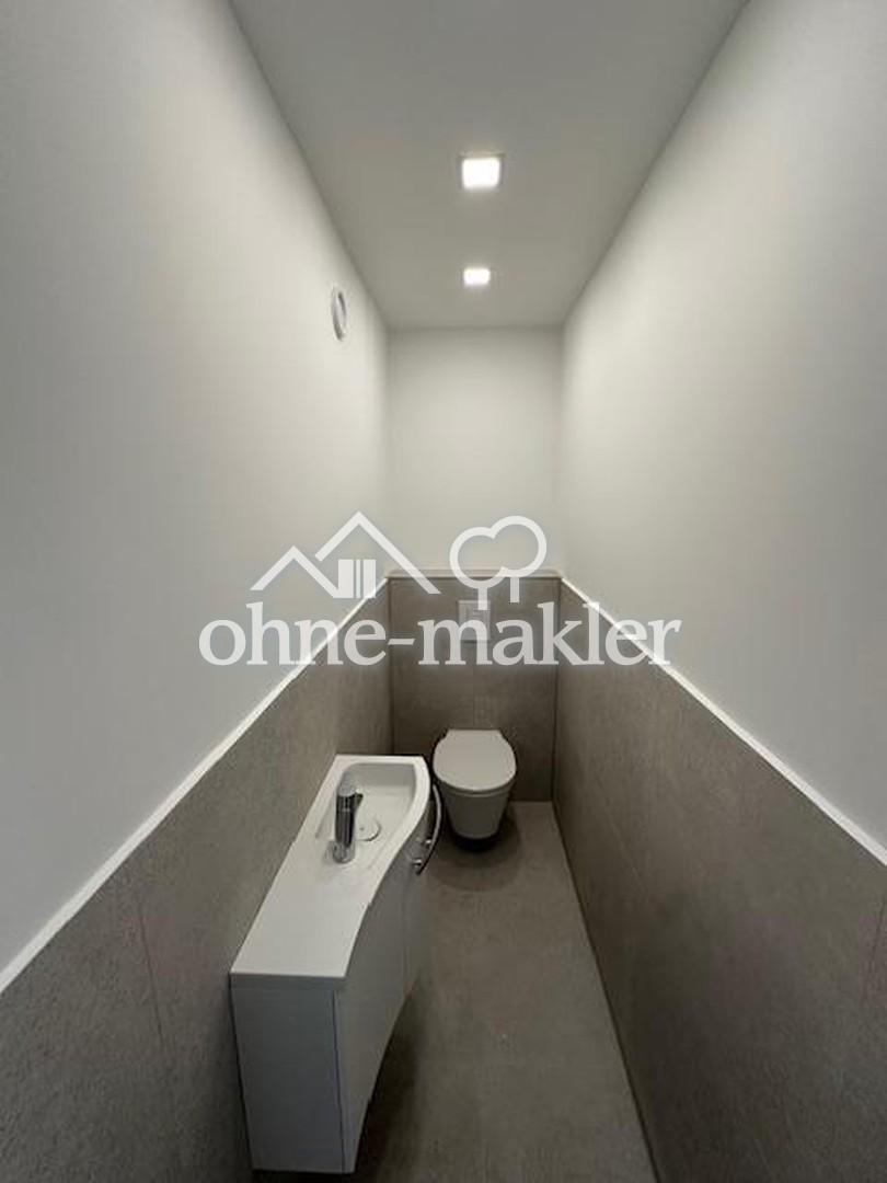 Wunderschön renovierte 4 Zimmer Wohnung mit Balkon, Loggia, EBK, TG Stellplatz in Erlangen! - Photo 1