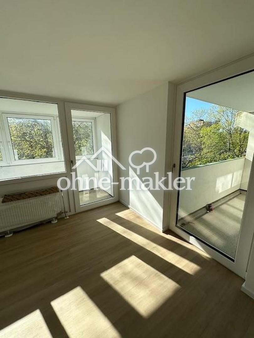 Wunderschön renovierte 4 Zimmer Wohnung mit Balkon, Loggia, EBK, TG Stellplatz in Erlangen! - Photo 4