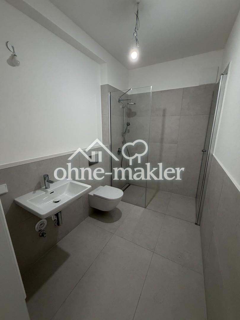 Direkt am Wasser ¬| Neubau + Erstbezug | ~67qm 2 Zi. | Loggia, Fahrstuhl, Einbauküche, Stellplatz - Photo 4