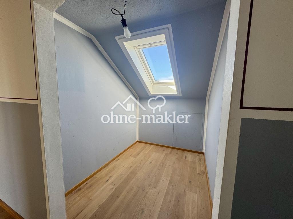 3,5‑Zimmer‑Dachgeschosswohnung mit neuem Balkon, 2 Stellplätzen & schöner Aussicht - Photo 4