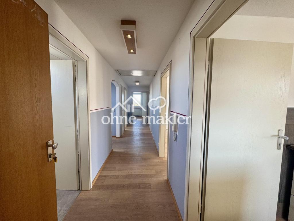 3,5‑Zimmer‑Dachgeschosswohnung mit neuem Balkon, 2 Stellplätzen & schöner Aussicht - Photo 2