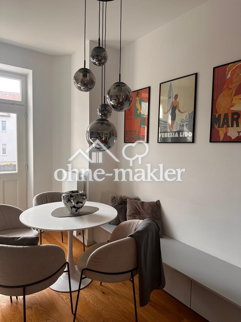 Hochwertig sanierte Altbauwohnung mit Designer-Einbauküche, Schreinereinbauten, Balkon & Stellplatz - Photo 2