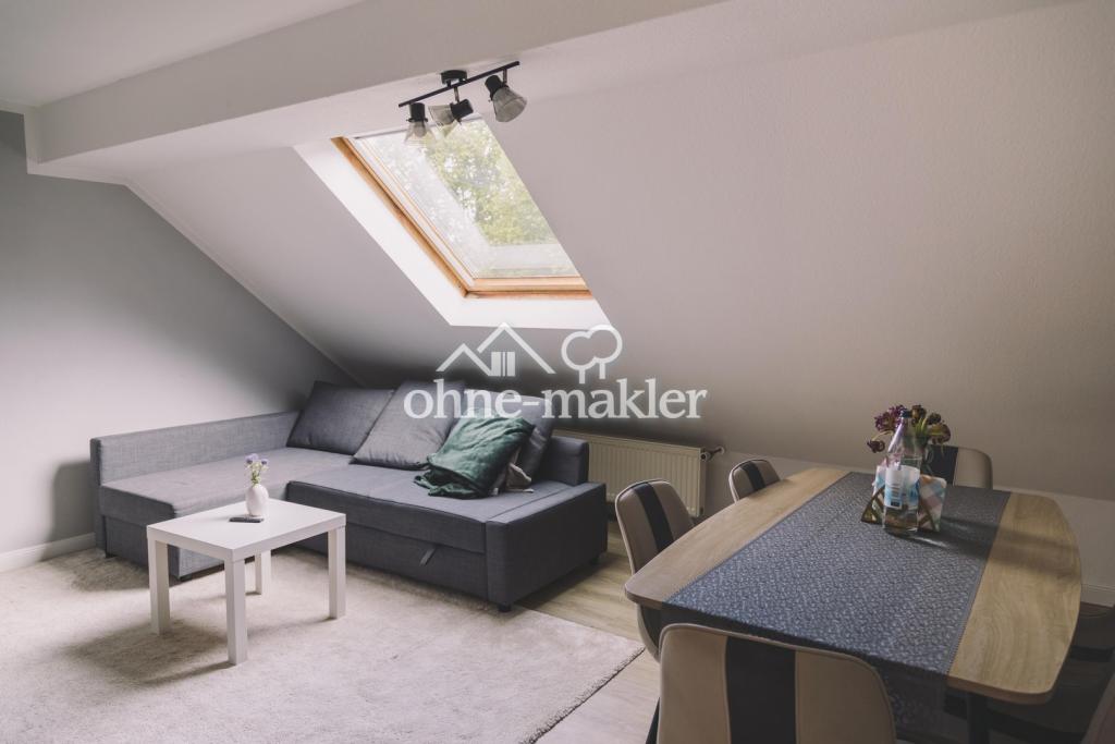 Charmante 2-Zimmer-Dachgeschosswohnung in stilvoller Altbauvilla – zentrale Lage mit Kinzigblick - Foto 1