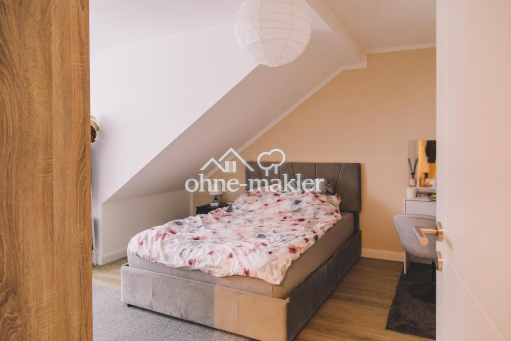 Charmante 2-Zimmer-Dachgeschosswohnung in stilvoller Altbauvilla – zentrale Lage mit Kinzigblick - Foto 4