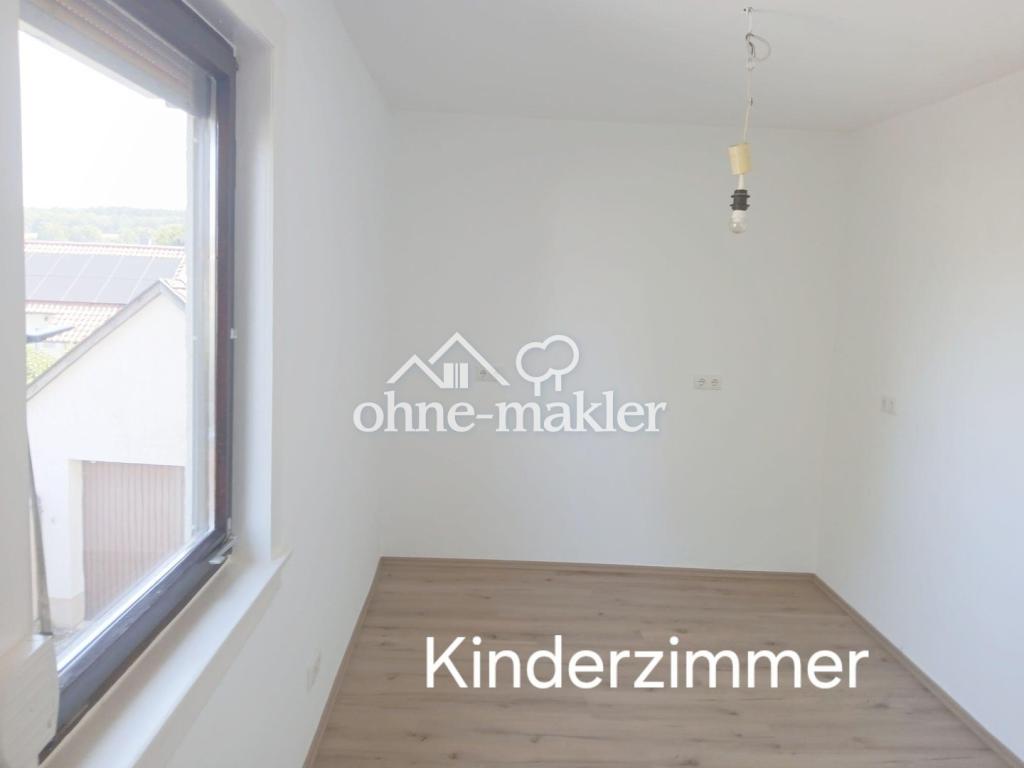 Frisch renovierte, helle 5 Zi-Whg Wohnung mit eigenem Eingang und Balkon in Aidhausen - Foto 3