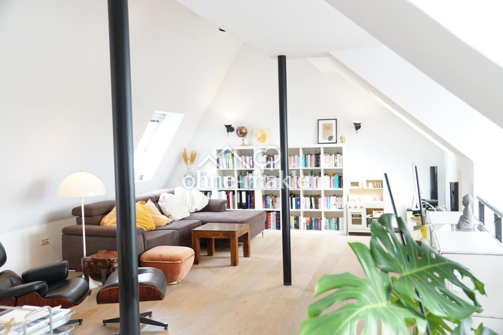 Exklusive Altbau-Dachgeschoss-Maisonette mit Dachterrasse - Photo 2