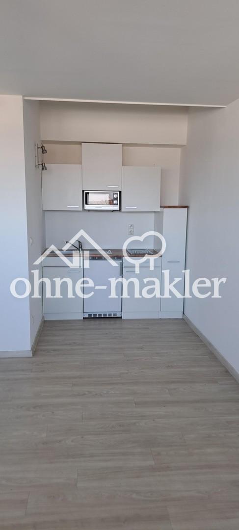 Große Einzimmer mit Einbauküche, Bad und Flur - Photo 1