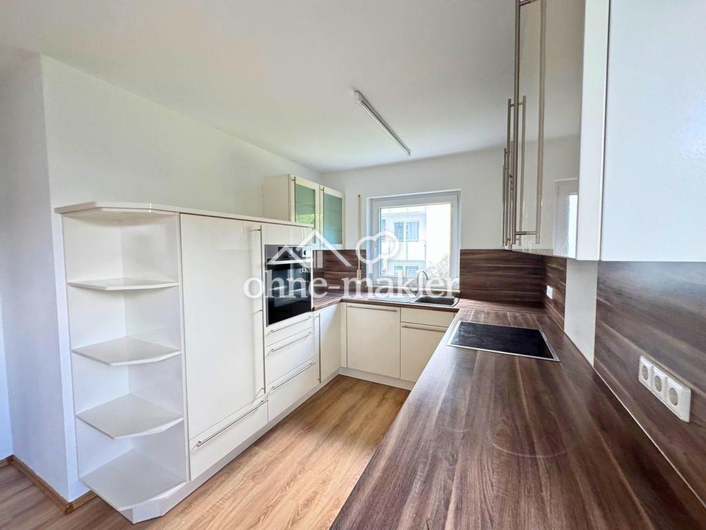 Modern renovierte 3-Raum-Wohnung mit Einbauküche, Balkon und Garage in Laichingen - Photo 2