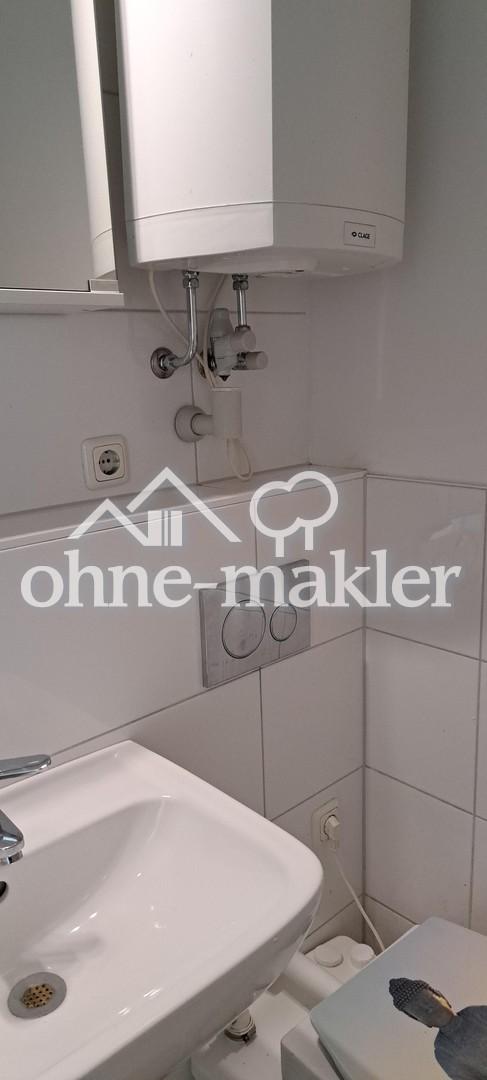 1-Zimmer Dachgeschosswohnung mit Einbauküche, Bad und Flur - Photo 4