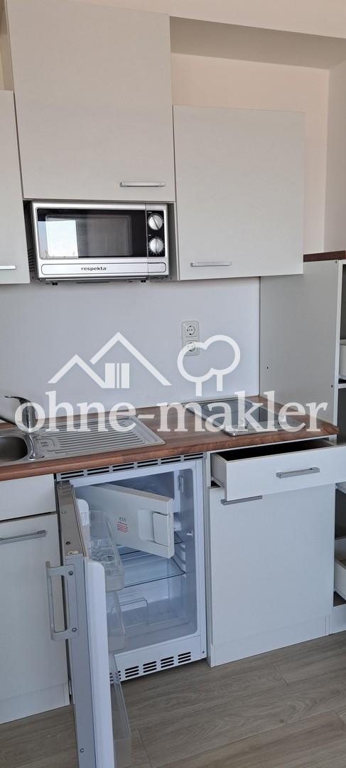 1-Zimmer Dachgeschosswohnung mit Einbauküche, Bad und Flur - Photo 2