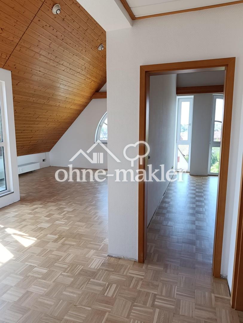 Stilvolle 3,5 Zimmer Dachgeschosswohnung mit besonderem Raumgefühl & Privatsphäre, Aufzug & EBK - Photo 3