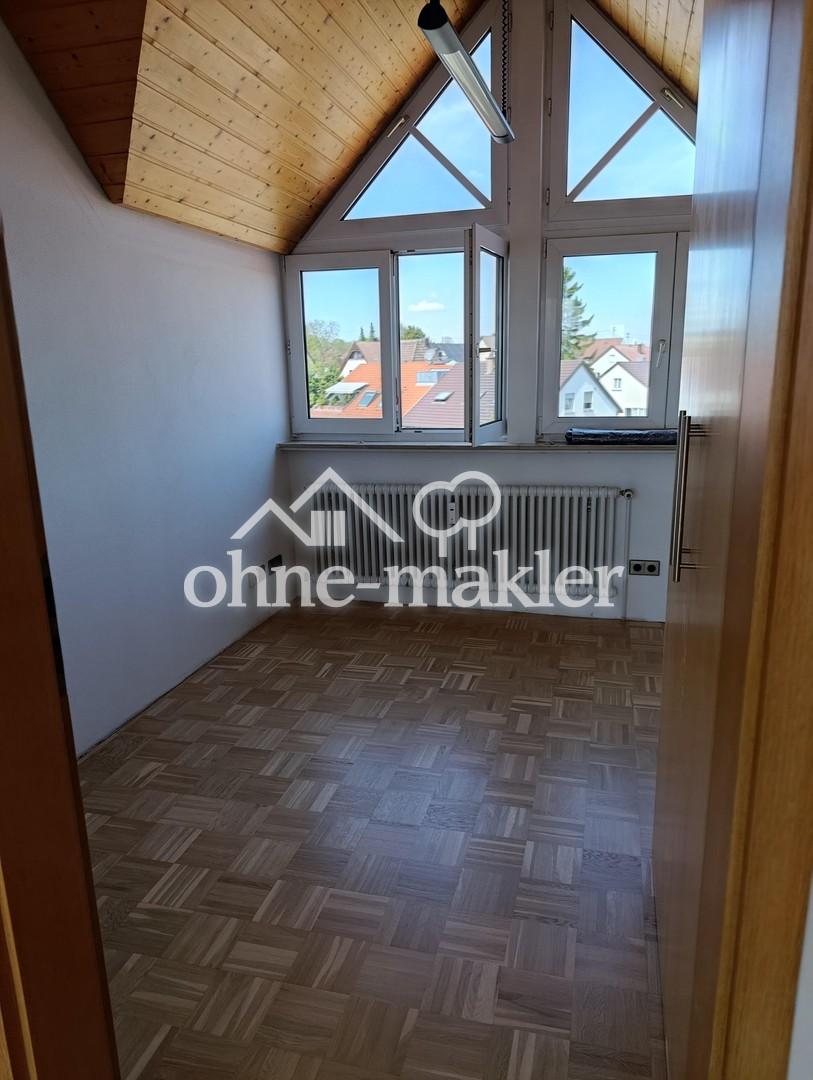 Stilvolle 3,5 Zimmer Dachgeschosswohnung mit besonderem Raumgefühl & Privatsphäre, Aufzug & EBK - Photo 1