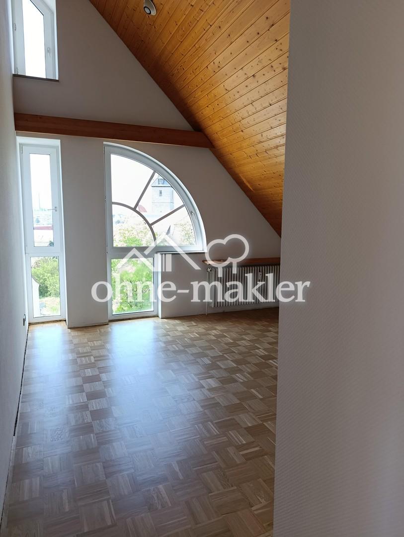 Stilvolle 3,5 Zimmer Dachgeschosswohnung mit besonderem Raumgefühl & Privatsphäre, Aufzug & EBK - Photo 4