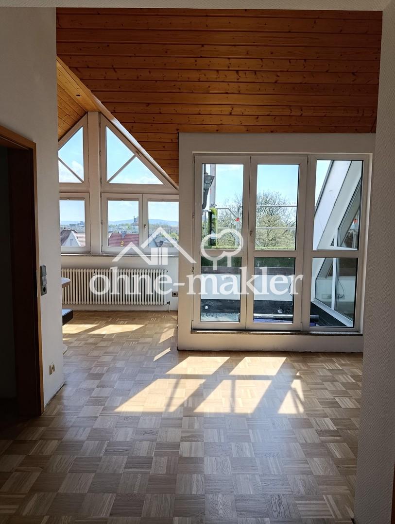 Stilvolle 3,5 Zimmer Dachgeschosswohnung mit besonderem Raumgefühl & Privatsphäre, Aufzug & EBK - Photo 2