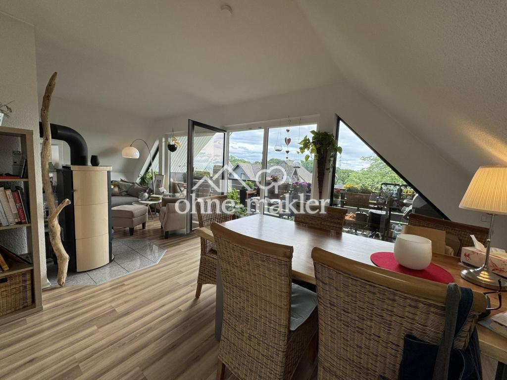 Charmante Dachgeschosswohnung mit Weitblick – 4 Zimmer, Kamin & Sonnenbalkon - Photo 2